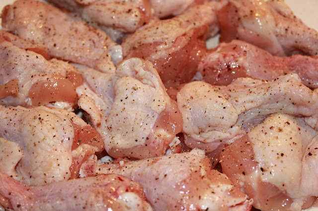marinated  chicken wings to be put into the avalon bay air fryer
