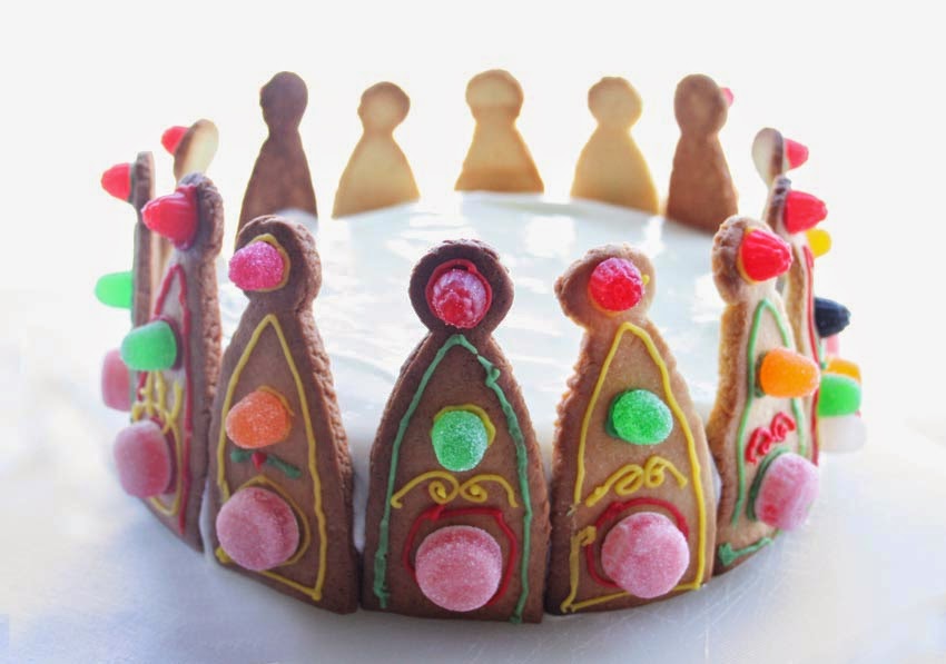 Tarta corona de princesa con galletas5