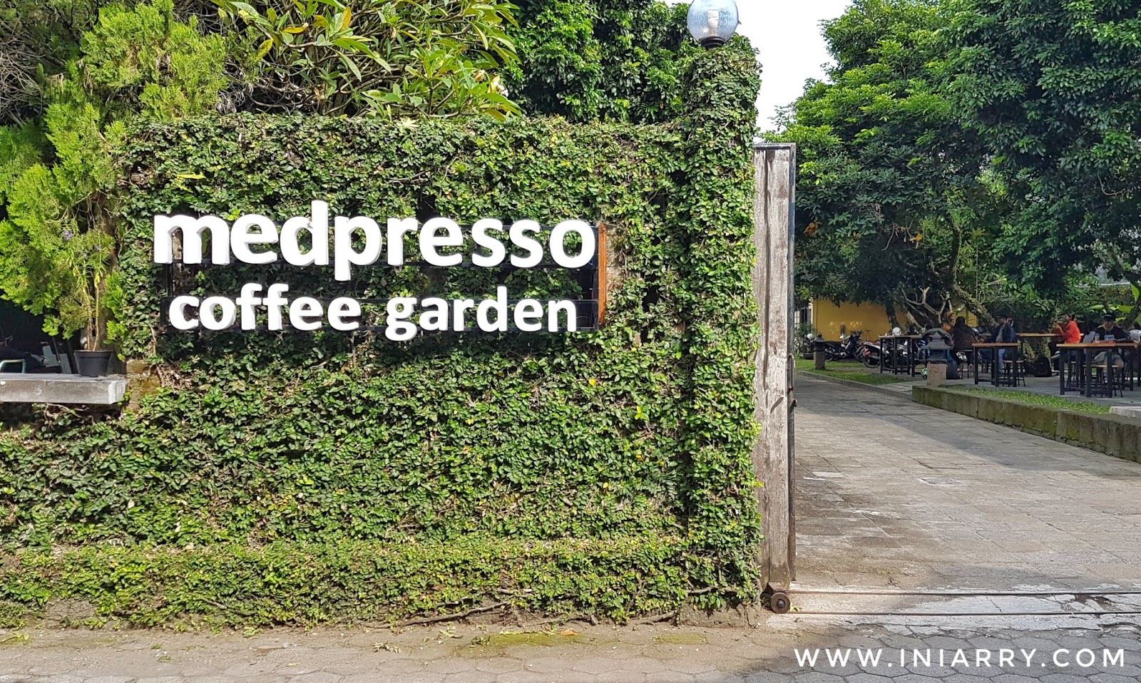 Medpresso Coffee Garden, Coffee Shop Dengan Konsep Taman Yang Asri