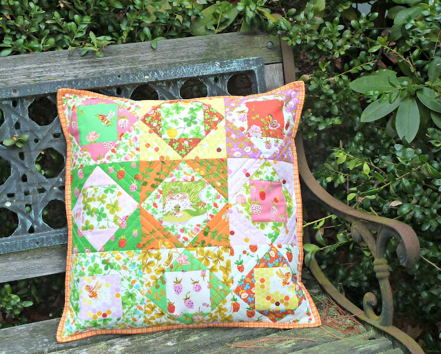 alidiza: Busy As A Bee - Briar Rose Economy Block Pillow