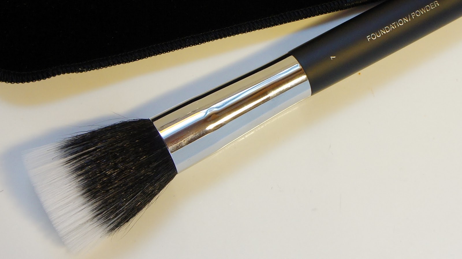 Chanel Foundation/Powder Brush 7