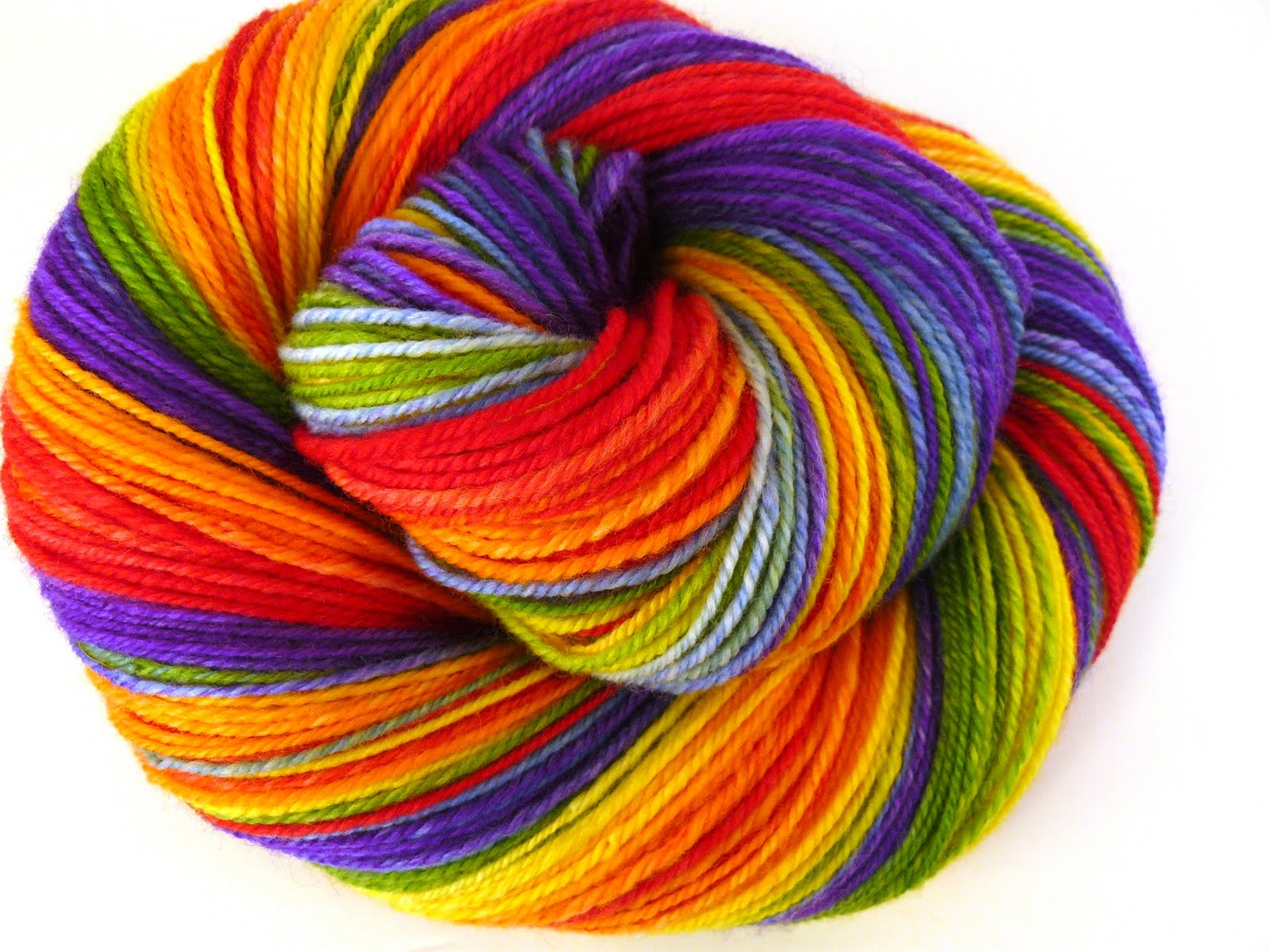 Вязание разными пряжами. Пряжа Рейнбоу Радужная. Разноцветные нитки. Разноцветная пряжа. Разноцветные шерстяные нитки.