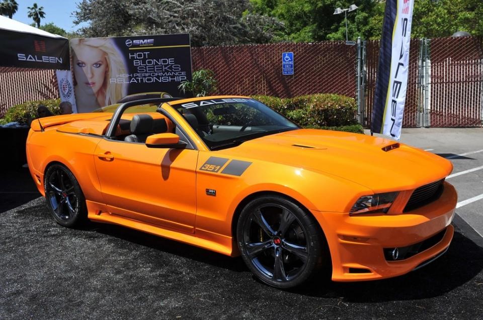 Ford mustang оранжевый