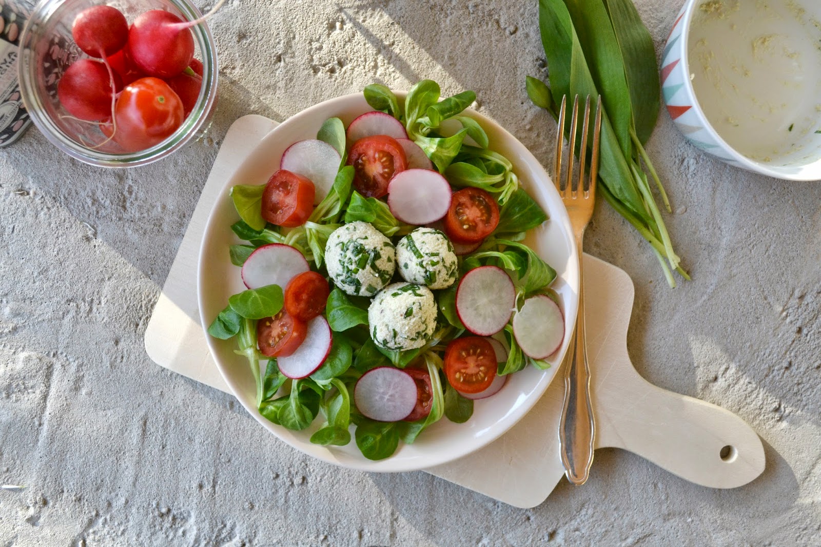 Frühlings-Salat mit Bärlauch Bällchen | hopefray