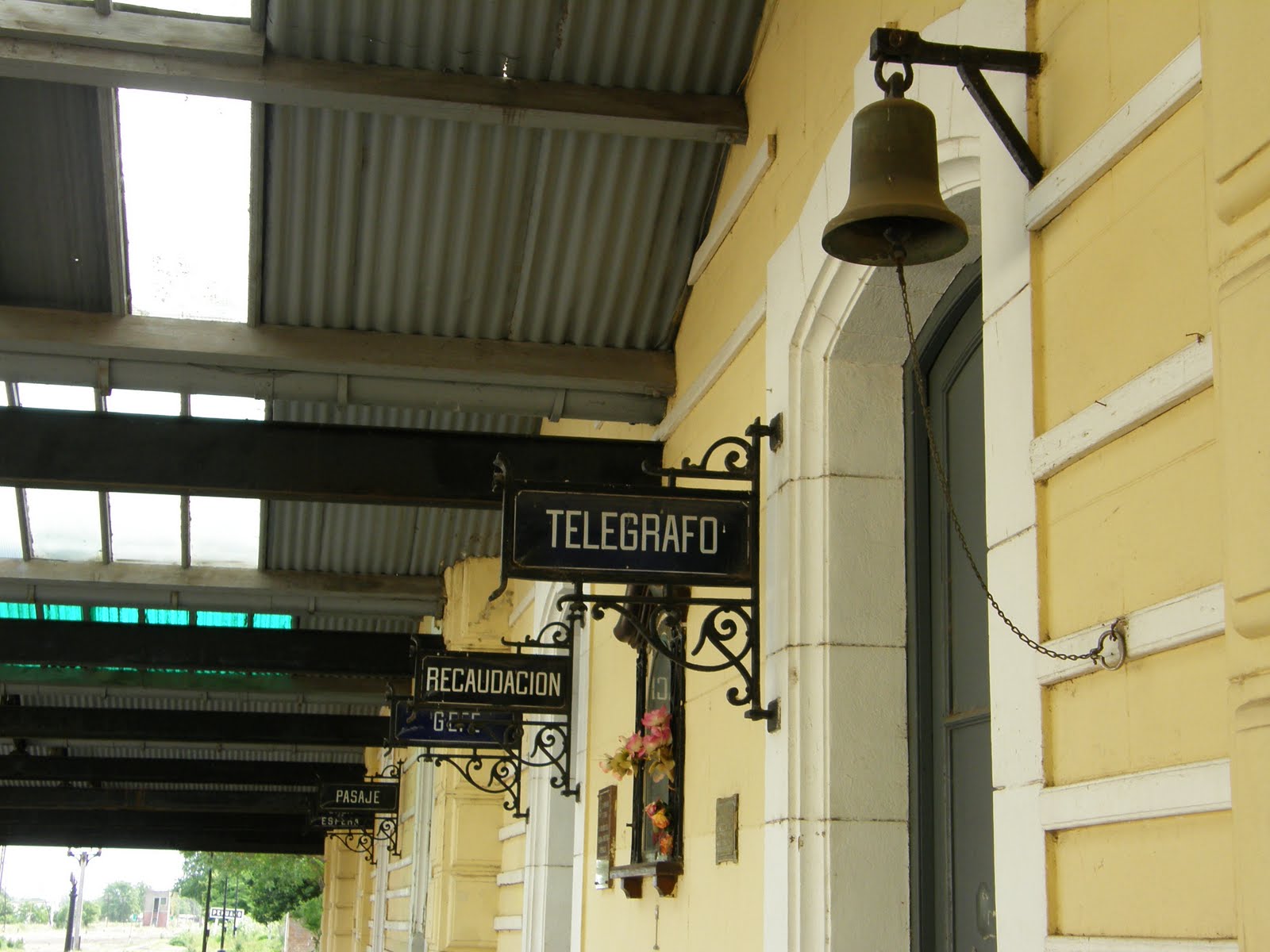 Raíces Pehuajenses Estación de trenes de Pehuajó año 2008 y 2012