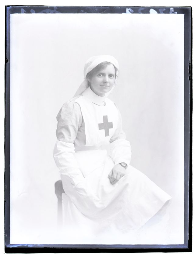 36 Rare and Beautiful Studio Portrait Photos of Nurses in World War I