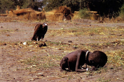 Kevin Carter 1993 Σουδάν. Φωτογράφος ο Νοτιοαφρικάνος Κέβιν Κάρτερ