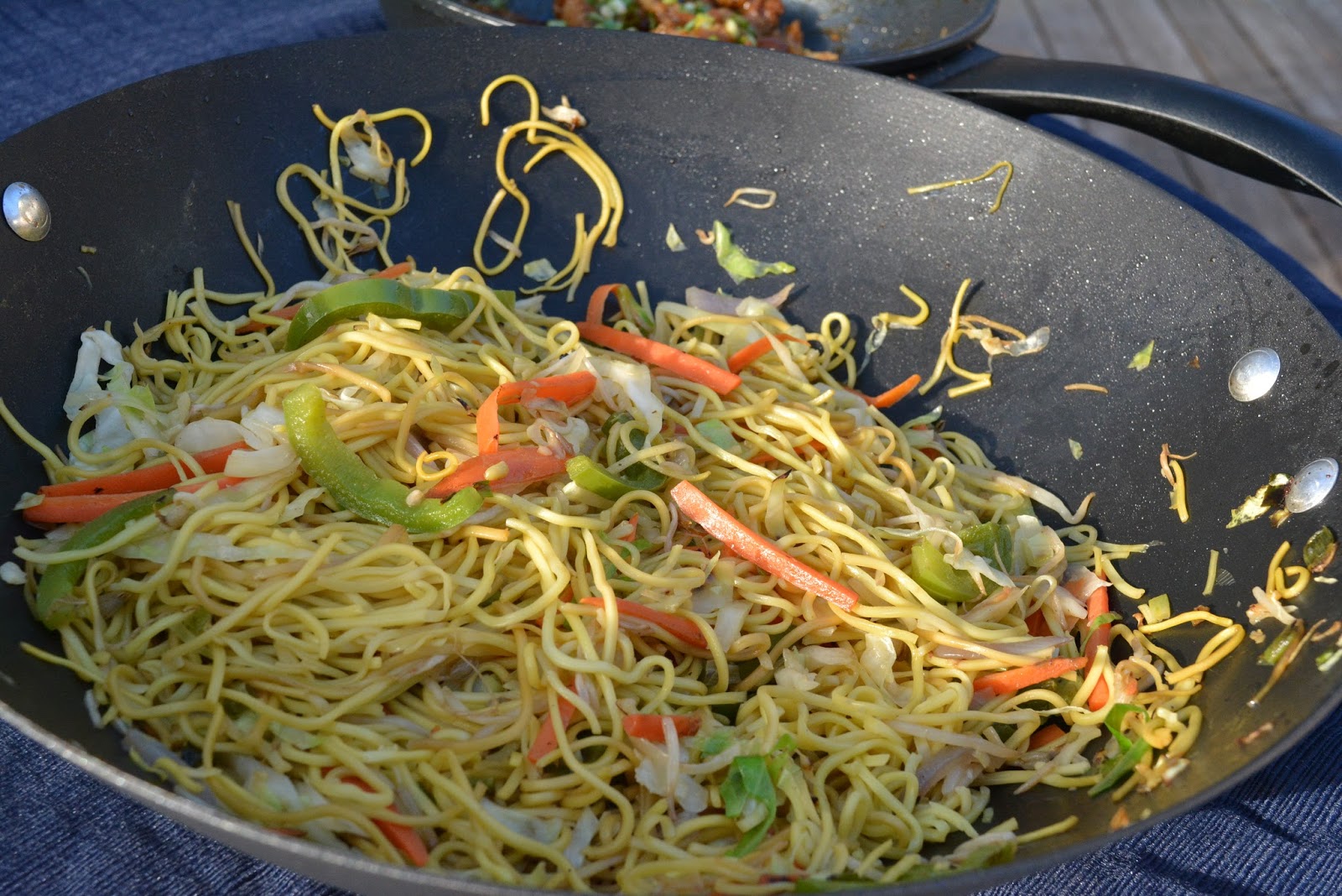 BakeaMania Chow Mein/ Veg Hakka Noodles
