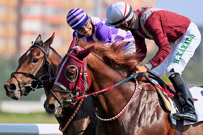 Son Ayakta Kim Geldi?: Türkiyede At Yarışlarının Tarihi