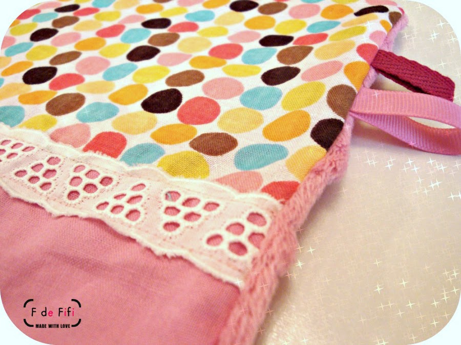 Doudou rosa y de lunares, tela minky dots, trapito de apego