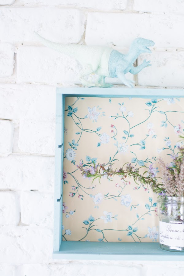 Cómo hacer una estantería con una caja de vino