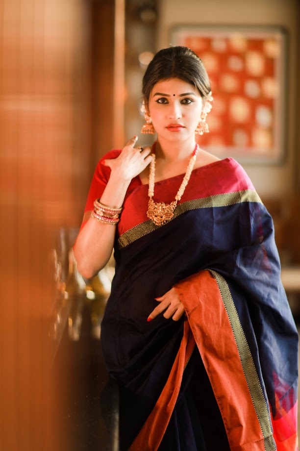 Anjena Kirti in saree photos