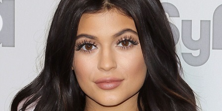 How Does Kylie Jenner Get Her Eyelashes So Long - Megha Shop