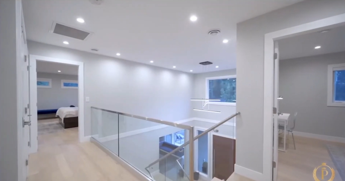 29 Interior Design Photos vs. 4324 Glencanyon Dr, North Vancouver Luxury Home Tour