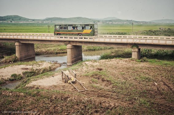 Warga Korea Utara hanya bisa pergi ke kota lain jika sudah mendapat izin terlebih dahulu. Warga Korea Utara hanya bisa pergi ke kota lain jika sudah mendapat izin terlebih dahulu.