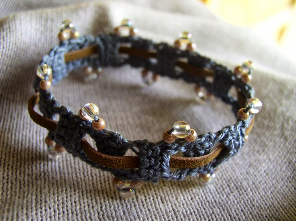 Beaded Bracelet with Leather Weave
