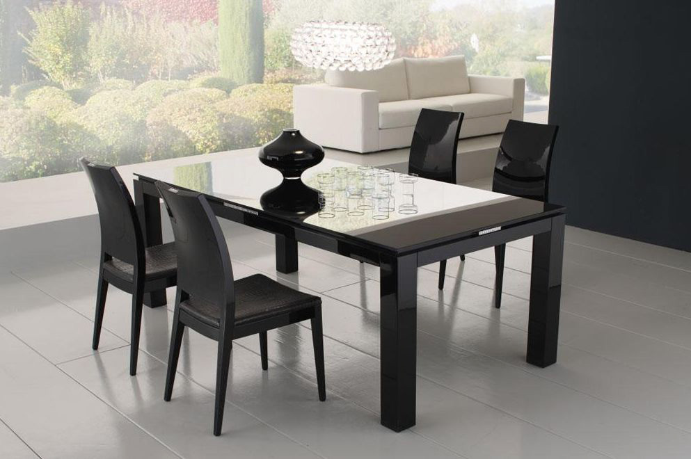 lienzoelectronico: Black Dining Table