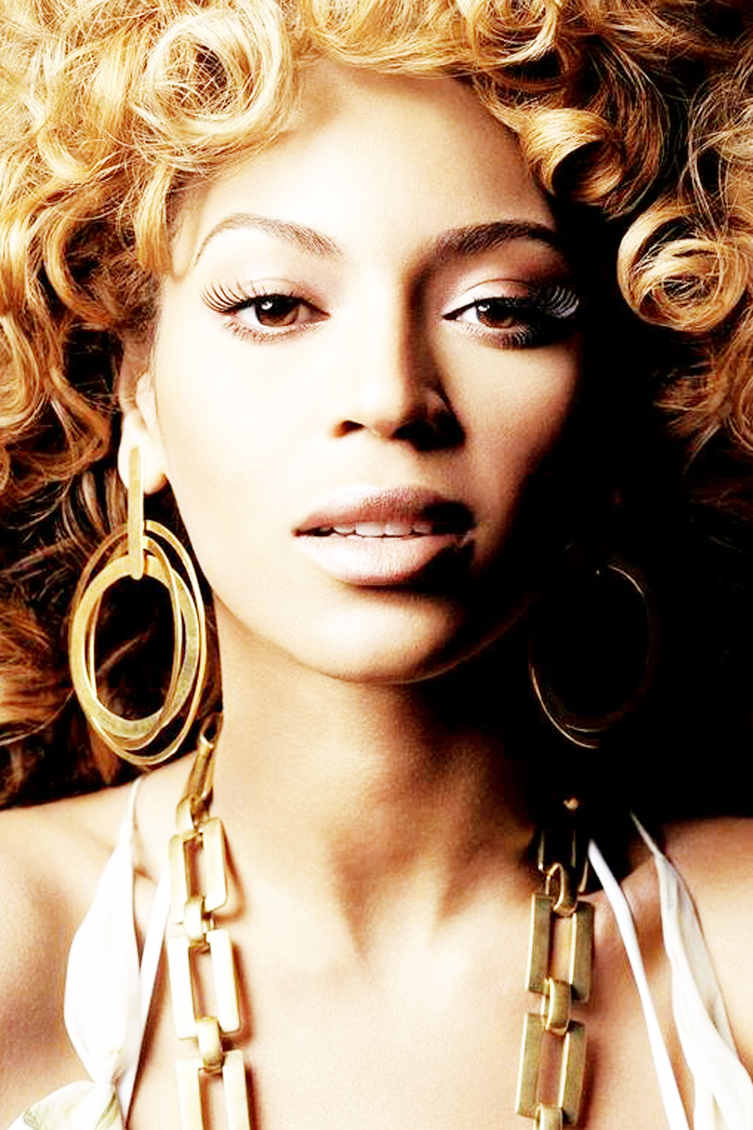 http://4.bp.blogspot.com/-klKbrAmyvRE/UAlBrF-Z5UI/AAAAAAAACYI/oehO-4MiQQw/s1600/Beyonce-Biography-1.jpg