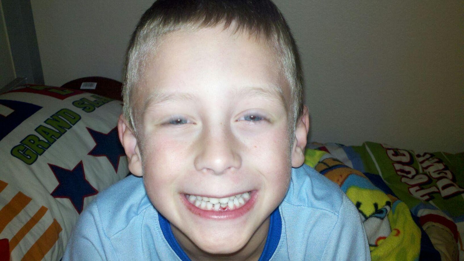 MY FAMILY Jordan loses his first tooth!!