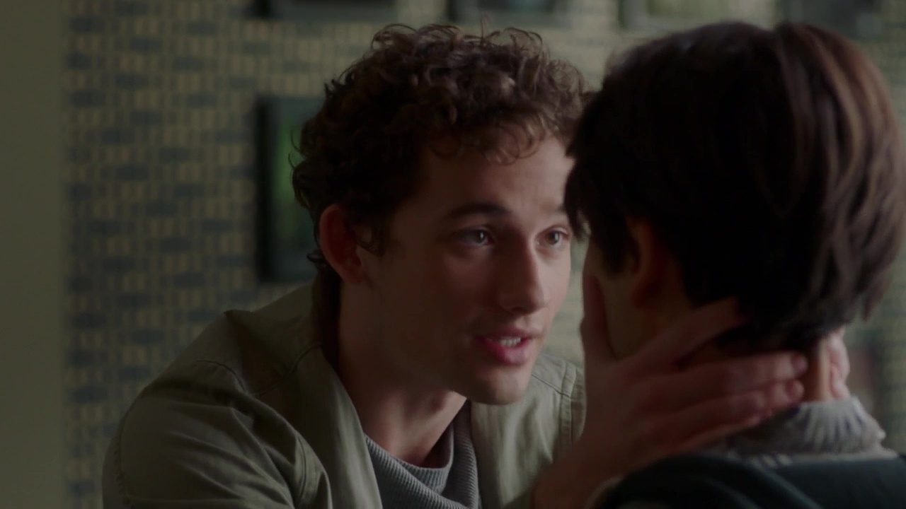 Films Et Séries Tv Avec Eli Brown ausCAPS: Eli Brown and Evan Bittencourt kiss in Pretty Little Liars
