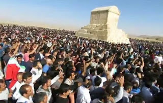 Ribuan Warga Iran: “Kami Tidak Menyembah Tuhan Orang Arab”