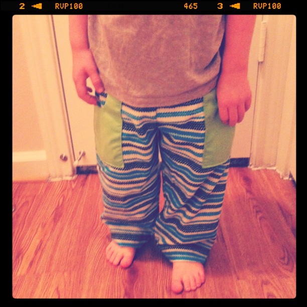 simplemittens: TUTORIAL: DIY Boys Pajama Pants - How to Add Pockets.