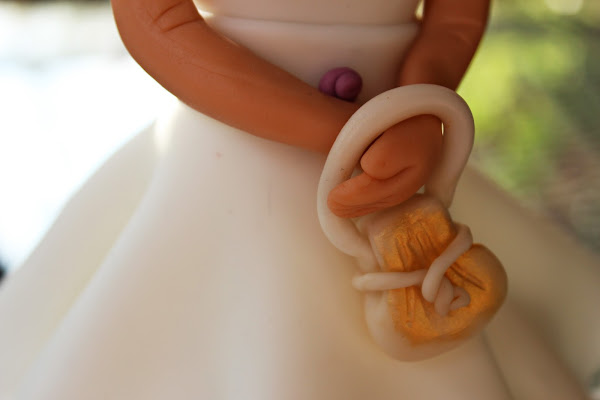 CÓMO HACER UNA NIÑA DE COMUNIÓN {GORJUSS} CON PASTA DE AZÚCAR