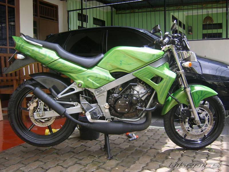 HOT MOTO SPEED: Kawasaki Ninja 150
