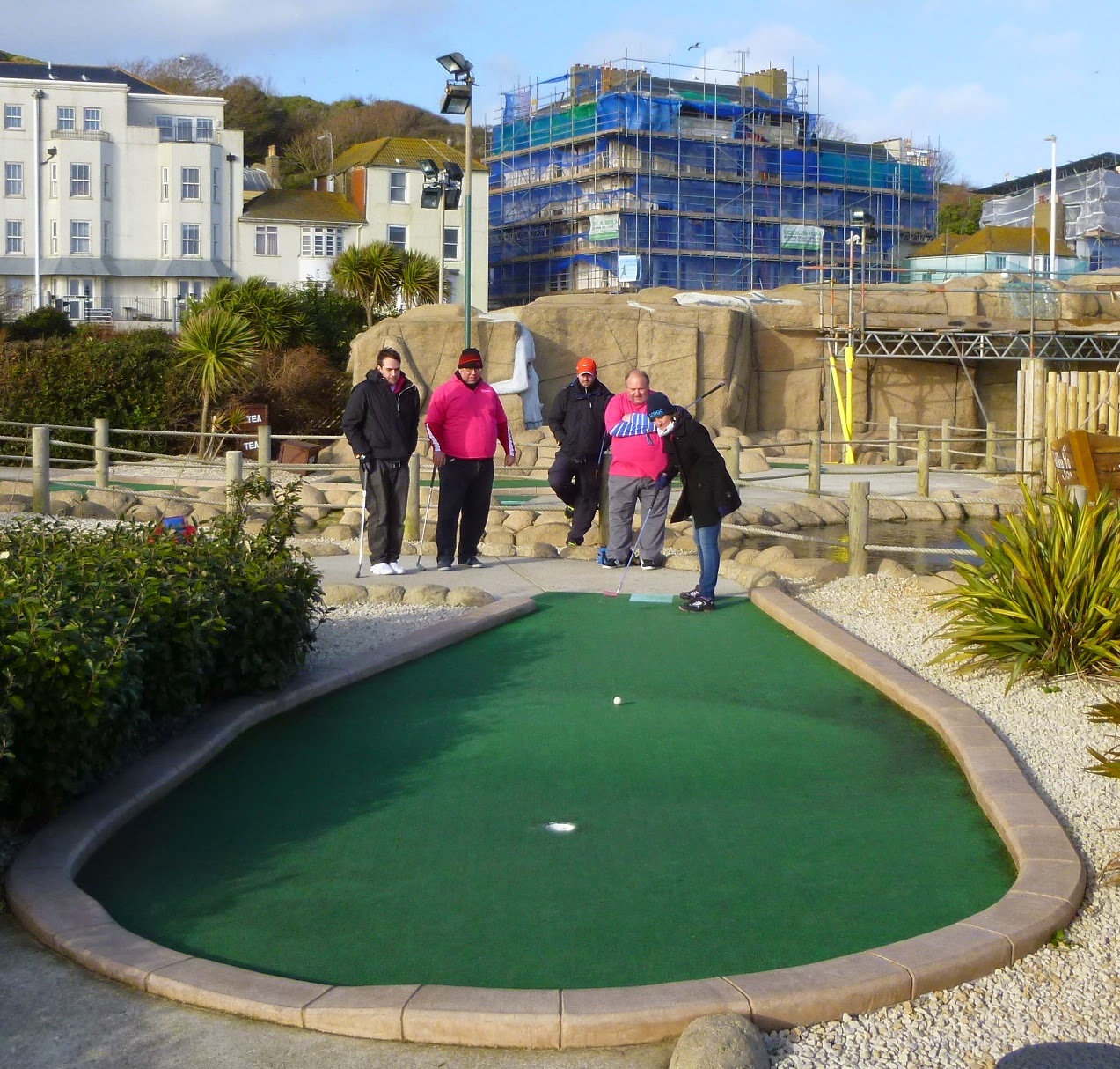 Emily Gottfried playing the 6th hole of the Pirate Golf course in Hastings during the sudden-death play-off against the Sussex Wasps