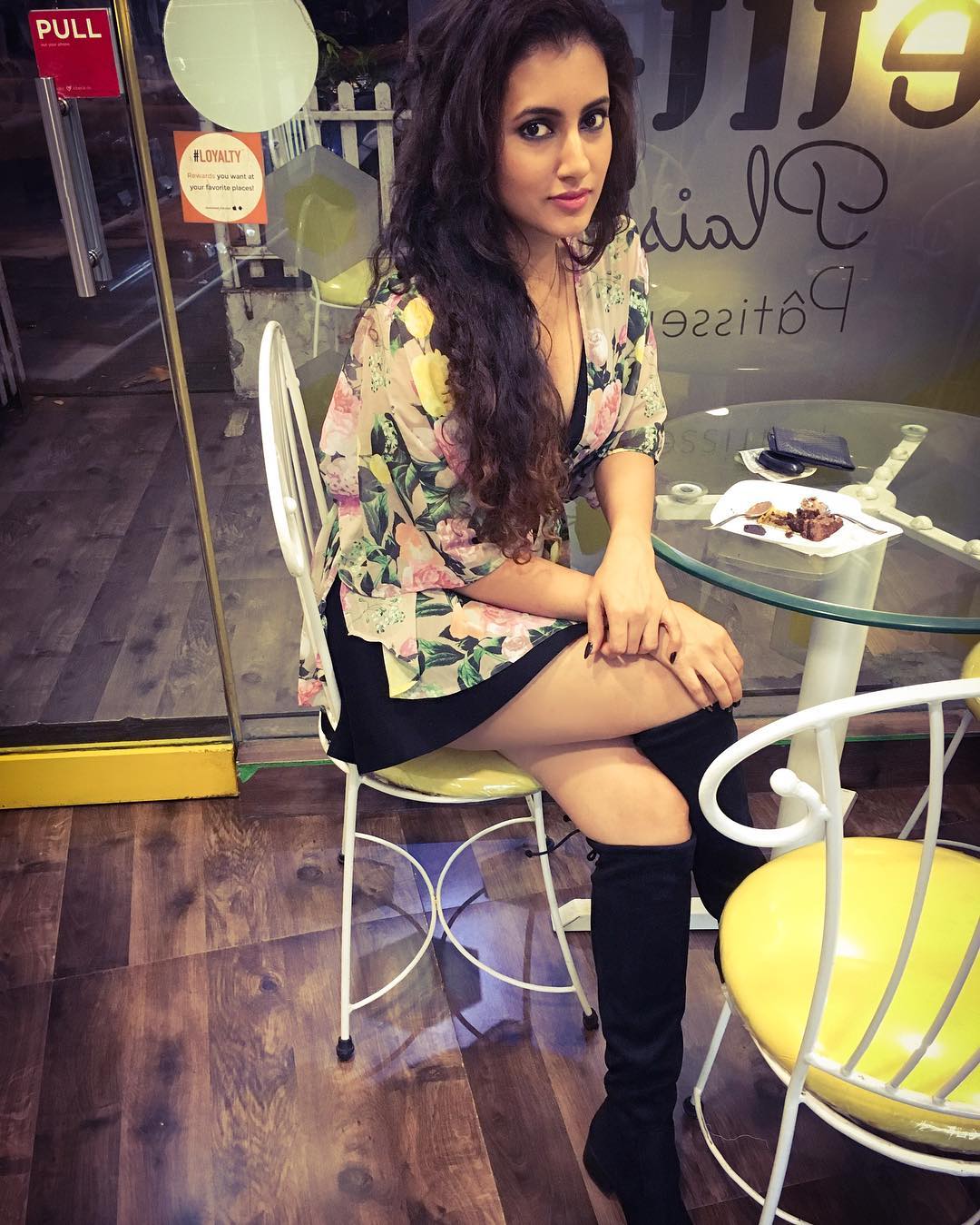 Additi Gupta Hot And Cute Photos|Images|Wallpapers - Actress World