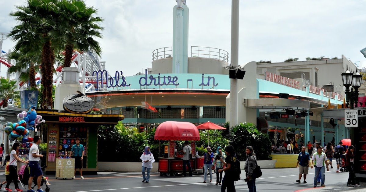 Entree Kibbles: Biggie Chilli Burger @ Mel's Drive-In [Universal Studios  Singapore]