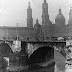 En 1971, un autobús cayó desde el puente de piedra al río Ebro