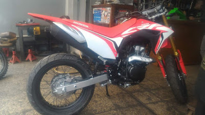 CRF150L milik Iman Travic yang dimodif Supermoto CRF150L milik Iman Travic yang dimodif Supermoto