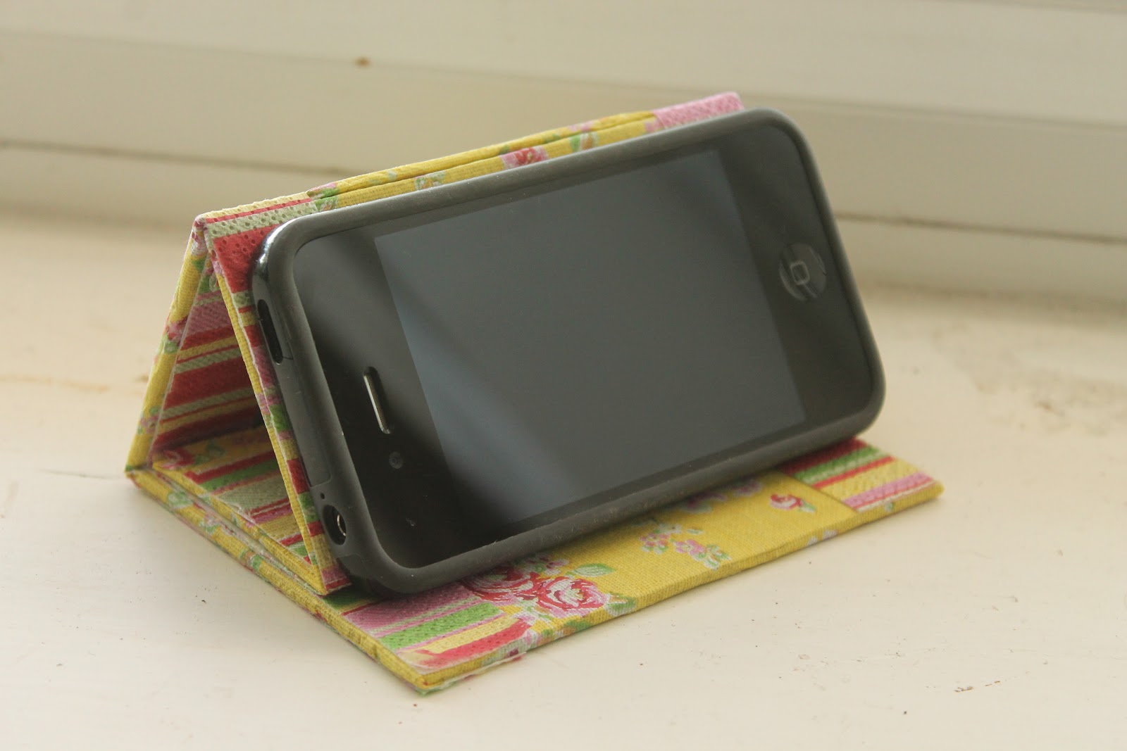 diy tutorial no sew iphone stand