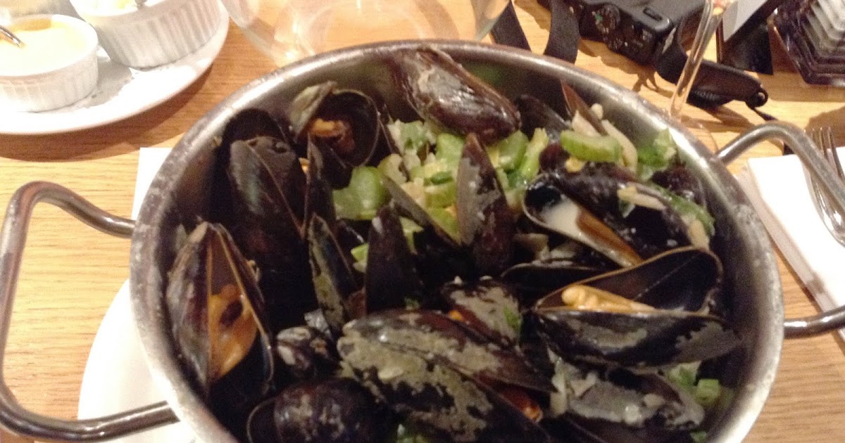 Casinha colorida Simone Indica para comer moules e frites em Bruges restaurante BreydelDe Coninck
