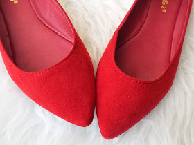 Beauty and the gin: New Breckelle's Red Pointed Toe Flats