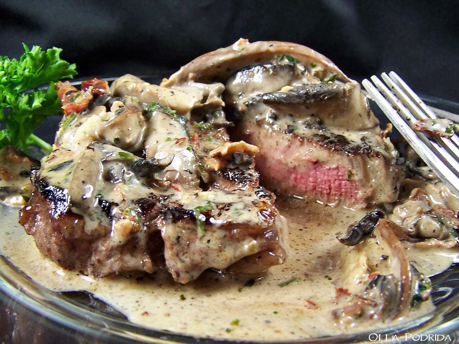 Filet Mignon avec Sauce aux Champignons Portobello