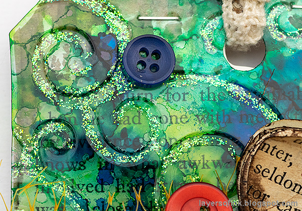 Layers of ink - Recycled Tag Tutorial by Anna-Karin Evaldsson.