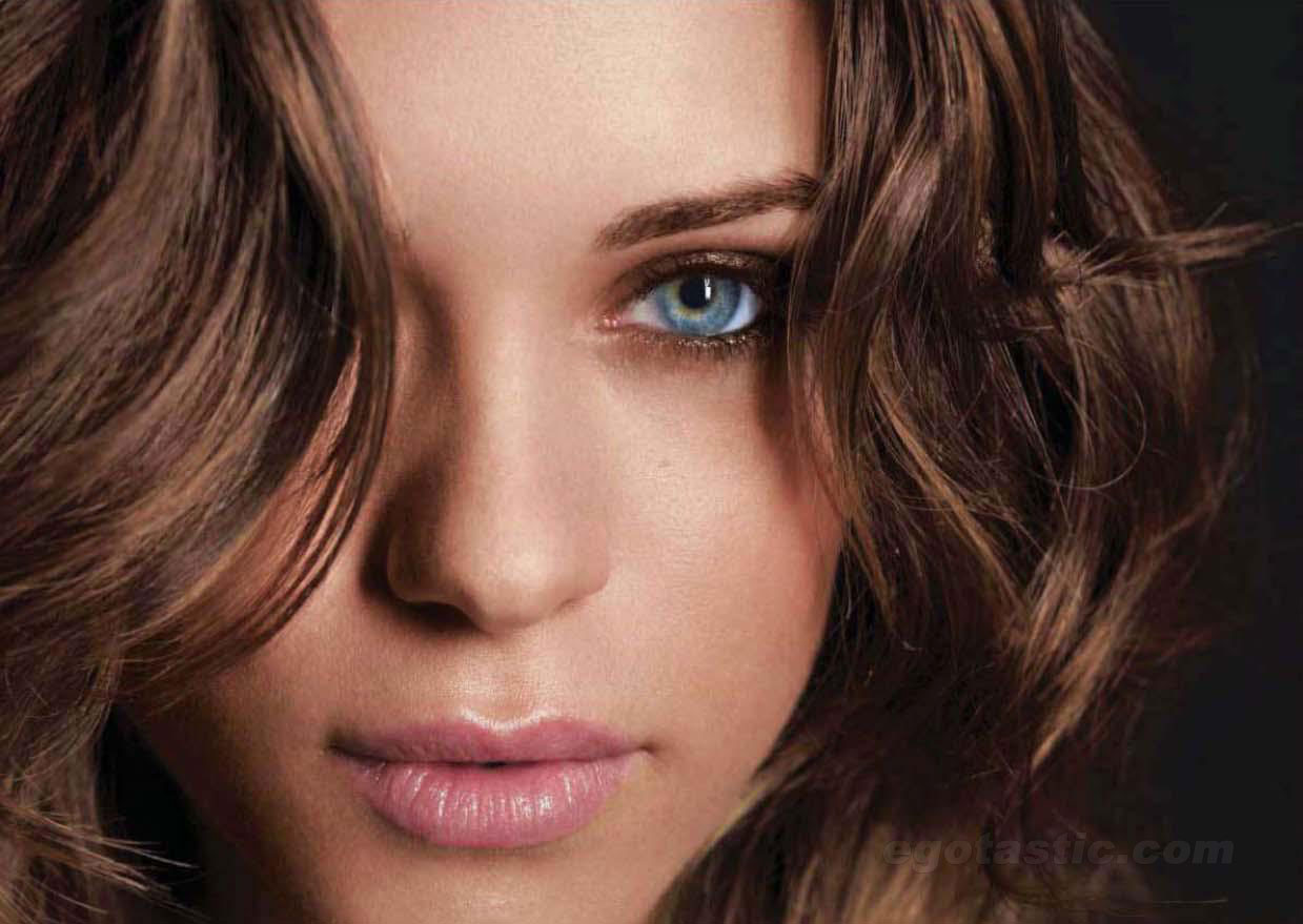 lyndsy-fonseca-april-jack-mag-03.jpg