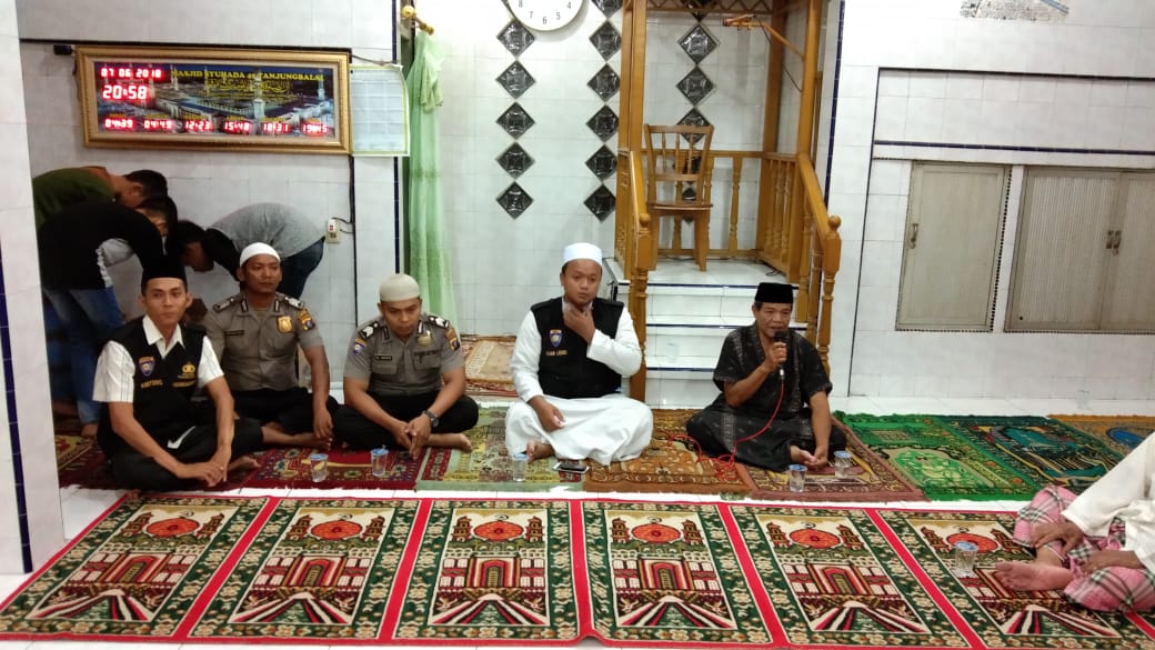Tim safari radhan Polsek Tanjungbalai Selatan mengunjungi masjid Syuhafa 45. Tim safari radhan Polsek Tanjungbalai Selatan mengunjungi masjid Syuhafa 45.