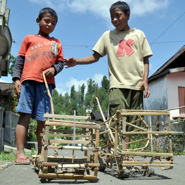 Mainan Tradisional Indonesia Dari Bambu Trombinos