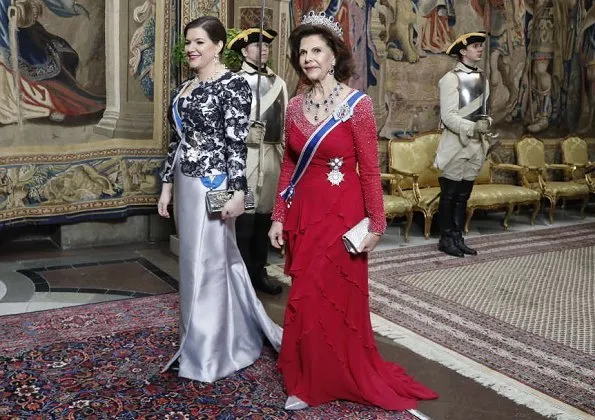 Princess Sofia wore a gown from AW07 collection of Ida Sjöstedt. Princess Sofia wearing an Ida Sjöstedt gown. Queen Silvia red lace dress, diamond tiara