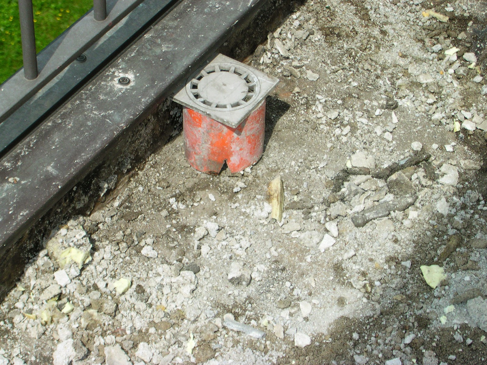 Il costruttore edile: perdite d'acqua su terrazzi e balconi.