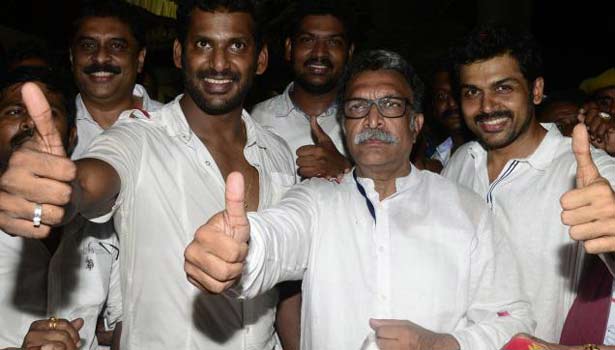 நடிகர் சங்க பொதுக்குழு கூட்டத்தில் நடிகர்-நடிகைகளுக்கு விருது நடிகர் சங்க பொதுக்குழு கூட்டத்தில் நடிகர்-நடிகைகளுக்கு விருது