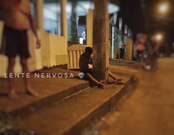 CAPITAL - Apenado é surrado por populares e amarrado em poste após roubar celular