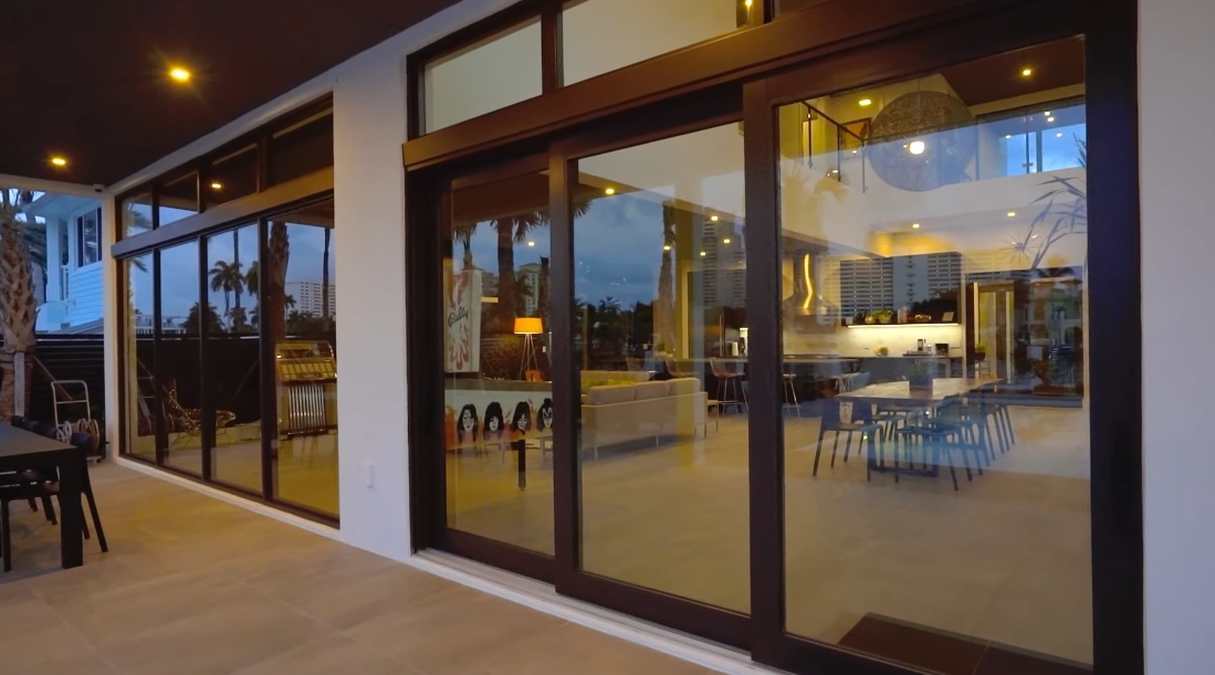 Tour 2900 NE 24th Ct, Fort Lauderdale, FL vs. 39 Interior Design Photos