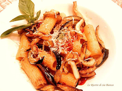 tortiglioni con melanzane e datterini