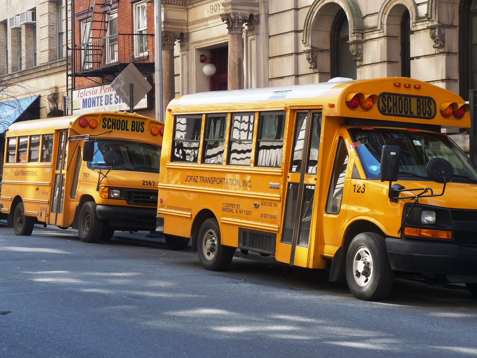 Школьный автобус право