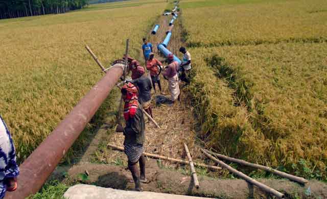 হুমকিতে পড়বে পাঁচ গ্রাম ॥ প্রধান মন্ত্রীর কাছে এলাকাবাসীর স্মারকলিপি Five villages will be in danger. Locals' memorandum