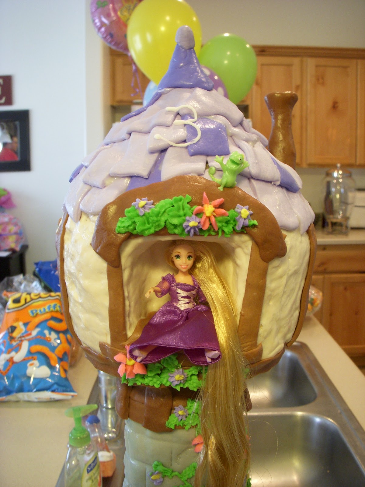 The Sweetest Thing: Rapunzel Birthday Cake